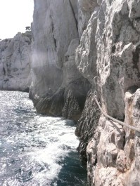 Dans la traversée Tabarly, on passe souvent très près de l'eau