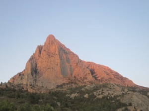 Le Puig Campana - La ligne "Nueva Edicion" suit le pilier raide directement à l'aplomb du sommet