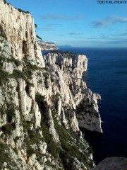 Au loin le Castelvieil, vu depuis la Coryphène