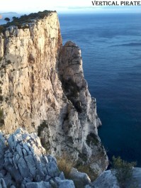 La tour Save (ou tour Mage) et la ligne de la Coryphène, de profil