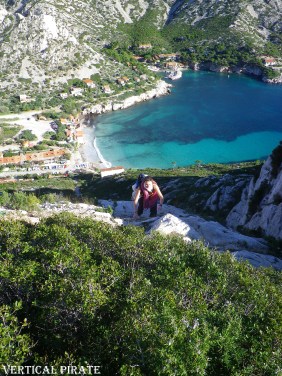 Dans l'approche, au dessus la plage de Sormiou