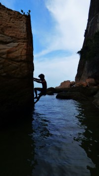 Bloc les pieds dans l'eau