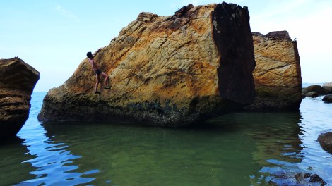 Un peu de pykobloc. Attention rocher délicat!