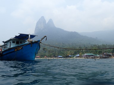 Les Dragon's Horn, vues depuis le ponton de Mukut