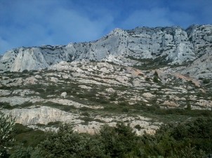Durant l'approche, vue sur le Roque Vaoutarde