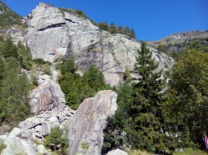 La Piramide, et El Cubo à sa gauche. La fissure est évidente en oblique ascendante à droite