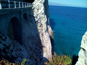 Du "Psykibloc", ou plutôt une psychose Hitchkockienne que du bloc détendu - sans corde, on monte à plus de 30 mètres...