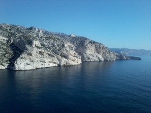 vue sur les secteur Arche Perdue, Cancéou, cap Morgiou et au loin les falaises du cap Canaille