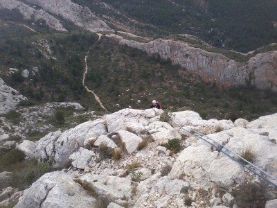 Entre les divers ressauts, vers l'arête du jardin