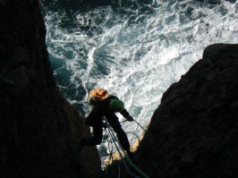 Les rappels d'accès (journée de mistral, on le devine à la surface de l'eau!)