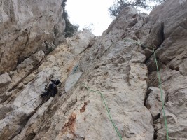 Première longueur de Cathédrale de Pierre