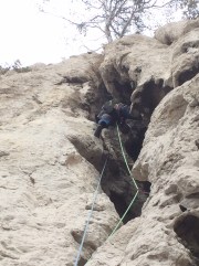 Invisible d'en bas, la Cathédrale De Pierre se cache au fond de la fissure